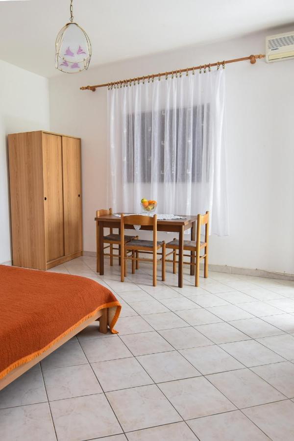 Apartments By The Sea Kustici, Pag - 6353 Zubovici Exterior photo