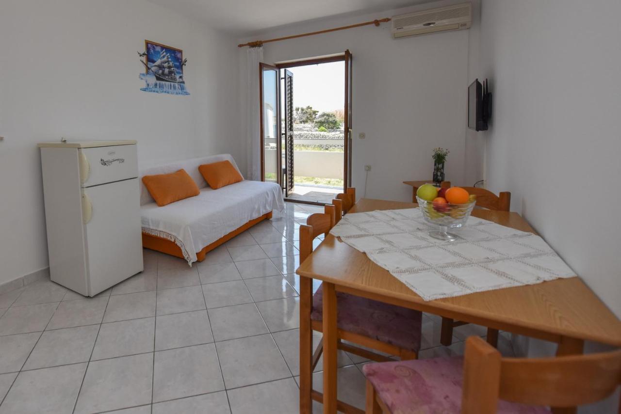 Apartments By The Sea Kustici, Pag - 6353 Zubovici Exterior photo