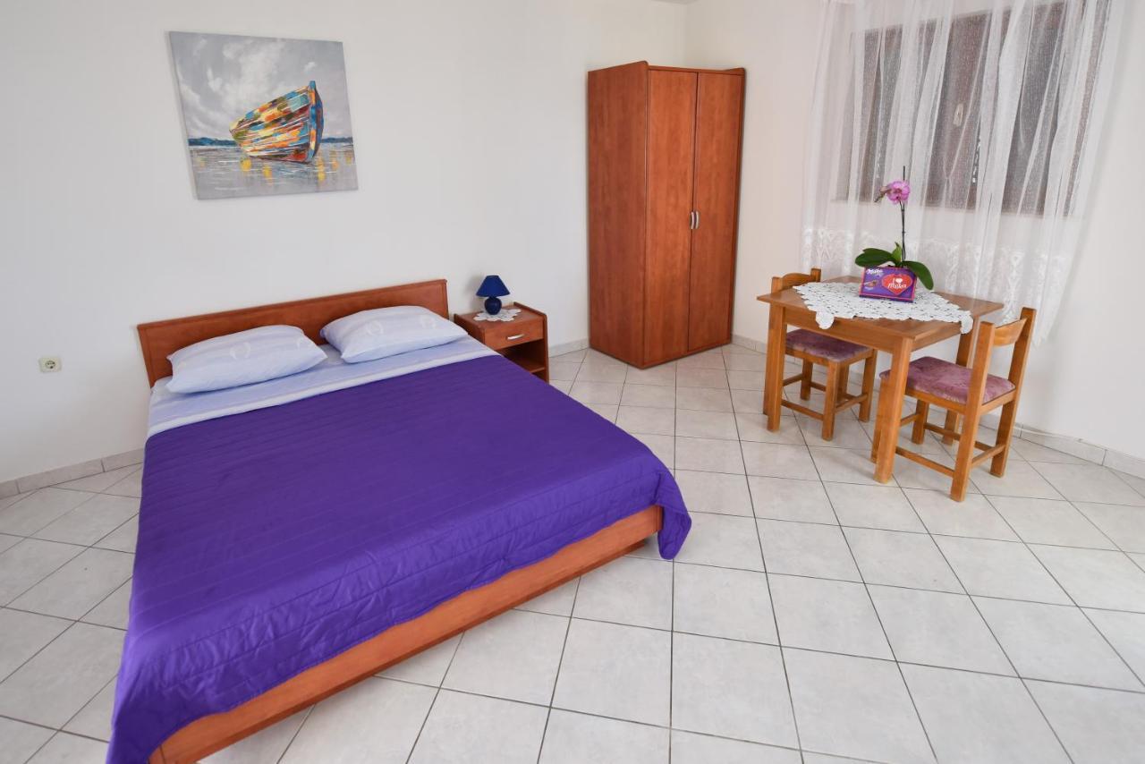 Apartments By The Sea Kustici, Pag - 6353 Zubovici Exterior photo
