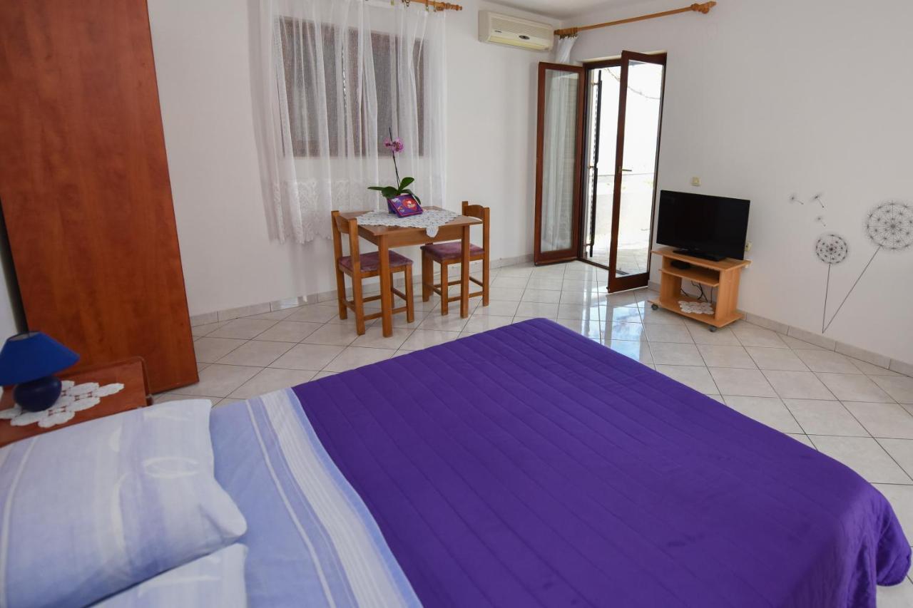 Apartments By The Sea Kustici, Pag - 6353 Zubovici Exterior photo