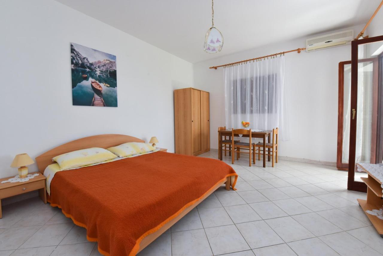 Apartments By The Sea Kustici, Pag - 6353 Zubovici Exterior photo